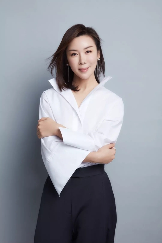北京星光耀莱文化传媒有限公司总裁闫竹影荣获2019中国经济十大杰出